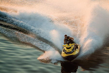 2010 Sea-Doo RXT iS Action04