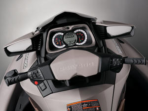 We really like how the gauges move with the tilt handlebars.