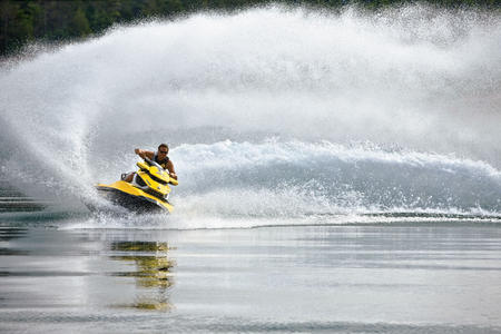 2010 Sea-Doo RXT iS Action03