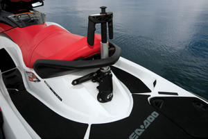 The retractable ski pylon keeps the towrope out of the water and the jet wash.